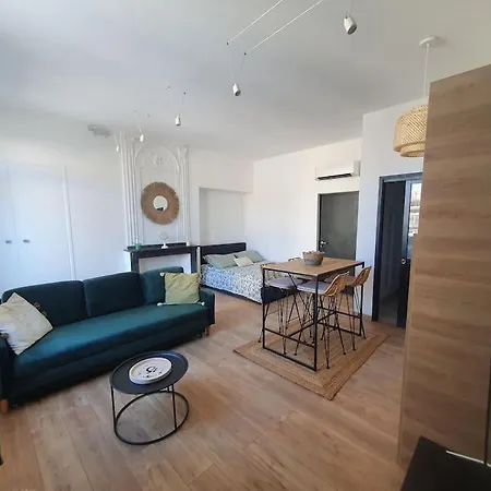 -garrigue- Face A La Cite Medievale Terrasse Classe 4☆ Apartment