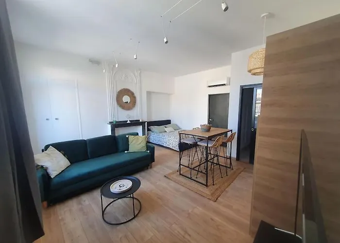 -garrigue- Face A La Cite Medievale Terrasse Classe 4☆ Apartment